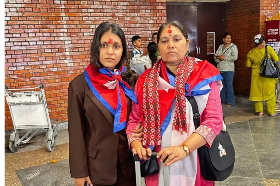 विपिनको खोजीका लागि इजरायल जान विमानस्थल पुगे आमा र बहिनी