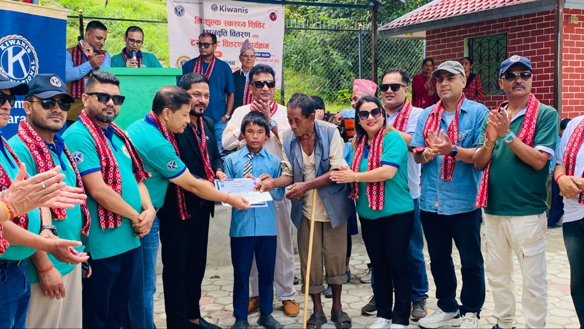 श्री महाङ्कालेश्वरी माध्यमिक विद्यालयका सात विद्यार्थीलाई छात्रवृत्ति वितरण