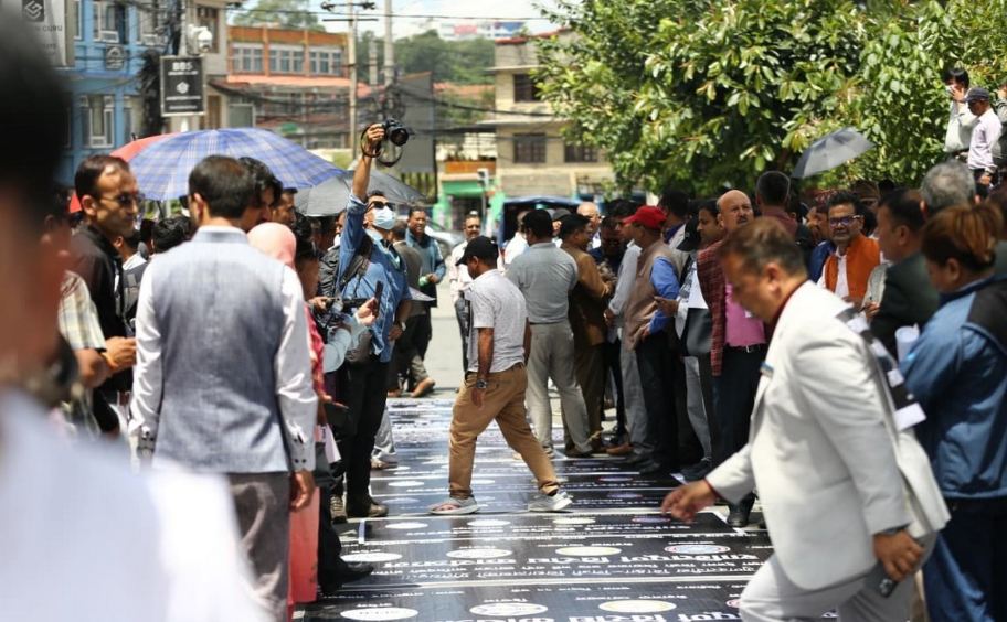 माइतीघरमा निजी विद्यालय सञ्चालकहरू आन्दोलनमा