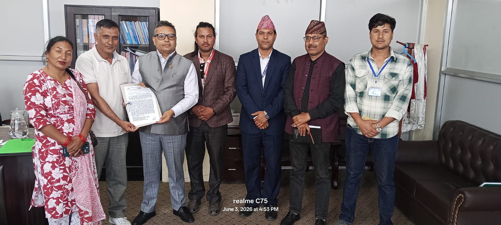 अर्थ समितिमा न्याय माग्दै पुगे लघुवित्त पीडित, प्रतिवेदन कार्यान्वयन गर्न माग